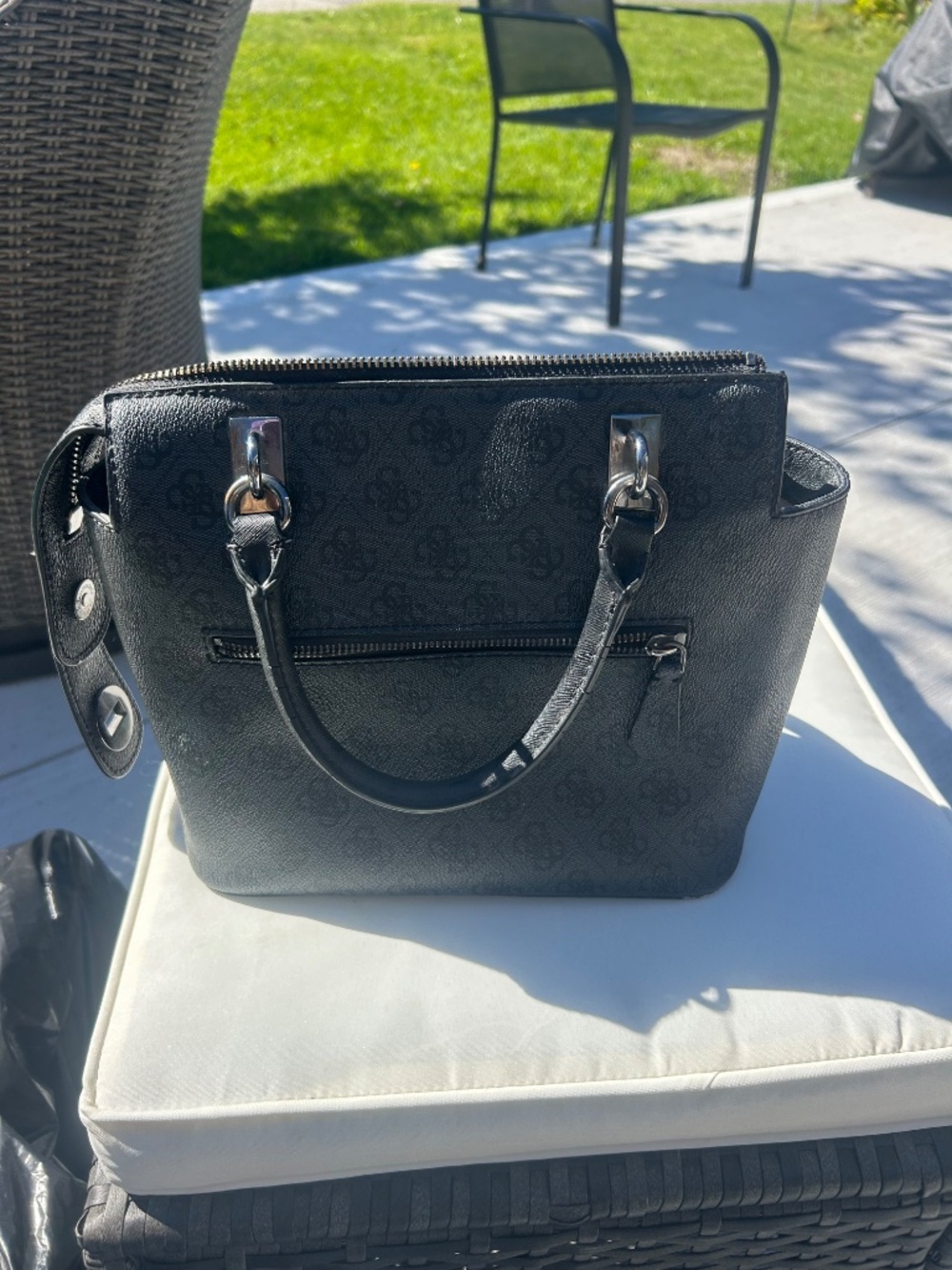 Guess purse - Picture 7 of 10